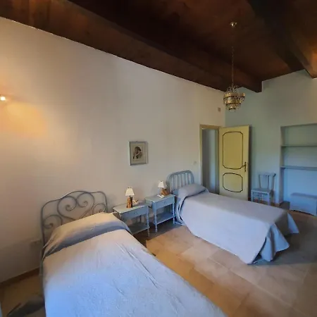 Tenuta Fontana Di Pietra בית הארחה