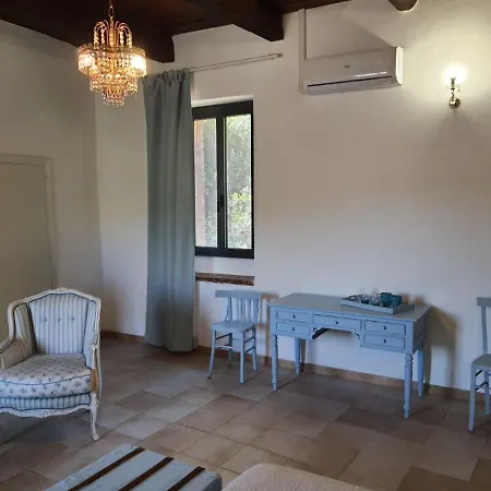 Tenuta Fontana Di Pietra בית הארחה Contrada Gurisa