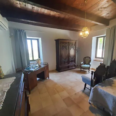 בית הארחה Tenuta Fontana Di Pietra Contrada Gurisa