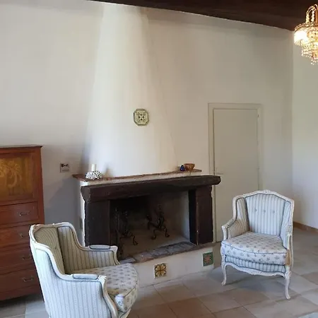 Tenuta Fontana Di Pietra בית הארחה