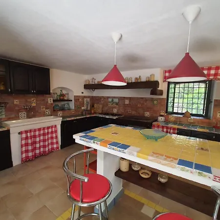 Tenuta Fontana Di Pietra בית הארחה Contrada Gurisa