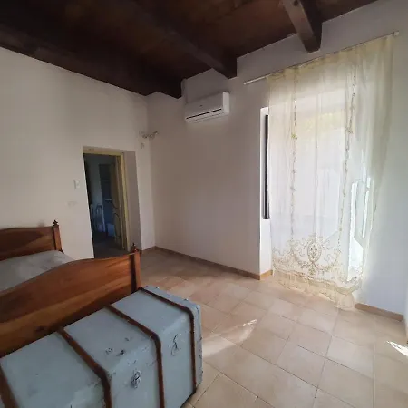 Tenuta Fontana Di Pietra בית הארחה Contrada Gurisa