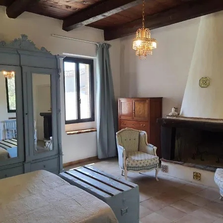 Tenuta Fontana Di Pietra בית הארחה